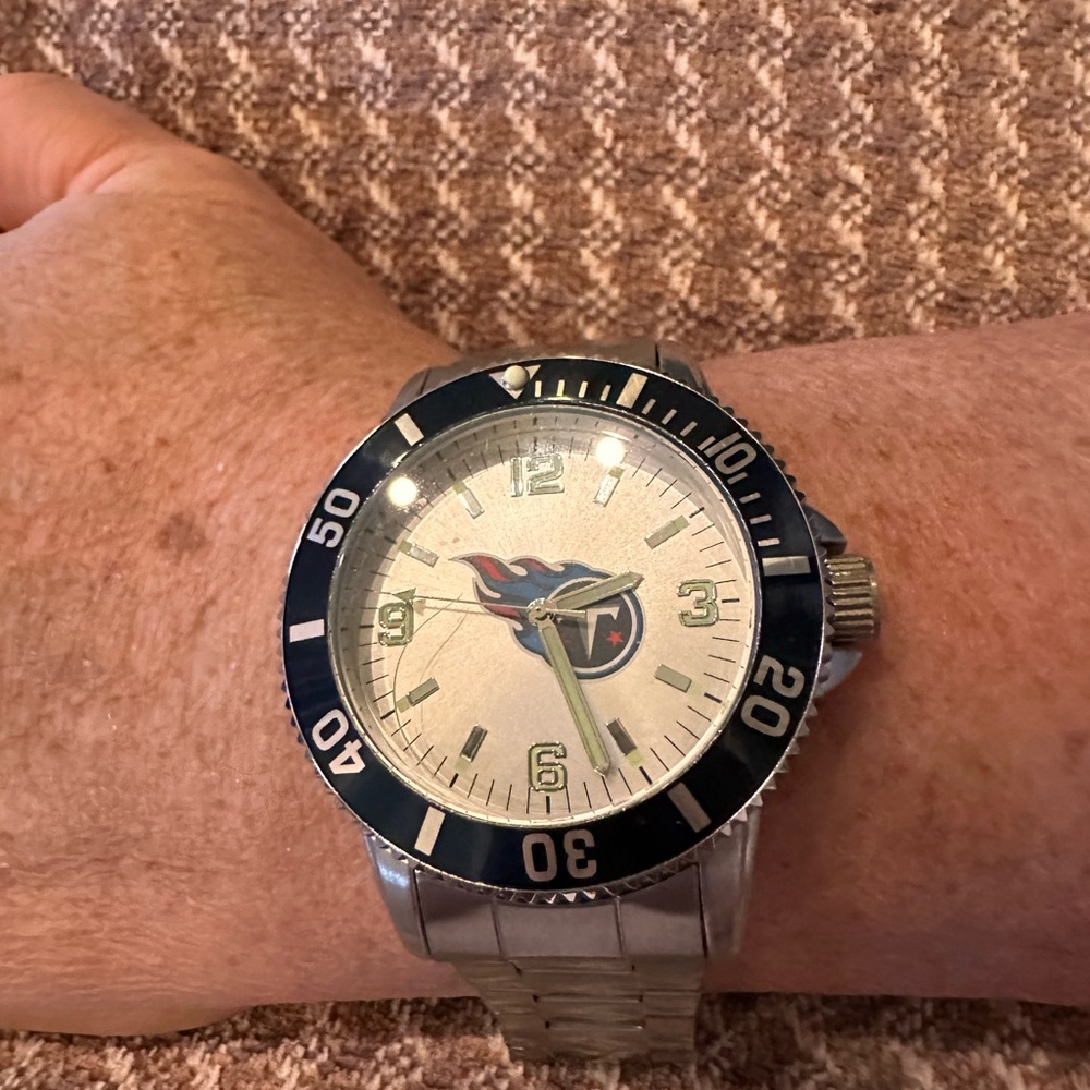 Titans watch - Picture 2 of 8